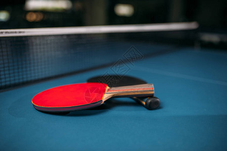 蓝桌闭会游戏概念两场网球比赛Pingpo图片