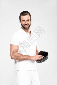 带着棒球手套和球的快乐棒球运动员图片