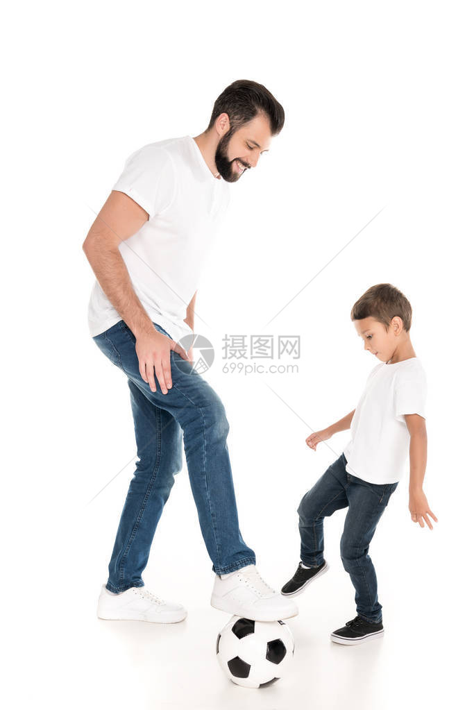 父亲和儿子的侧面观在白边孤立图片