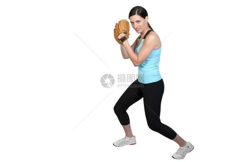 一个美丽的女棒球投手准备在一场图片