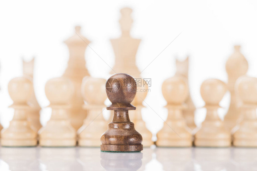 在白色的白色数字前面的黑色棋子图片