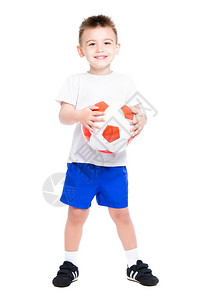 玩耍的小男孩装着足球孤立图片