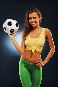 巴西女球迷以橄榄球欢呼的快乐巴西图片