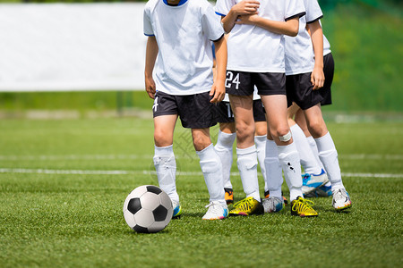 儿童足球比赛培训图片