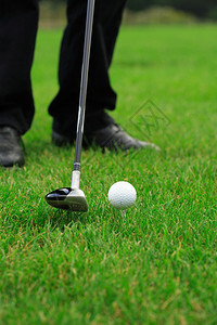 高尔夫球和孔细节图片