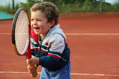年轻的网球男孩图片