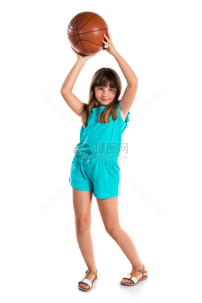 打篮球的小女孩图片