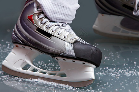 冰曲棍球时在玩家脚图片