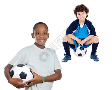 几个孩子带着足球一对白图片
