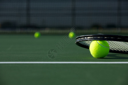 网球和拍有复印空间背景图片