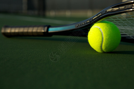 网球和拍有复印空间背景图片