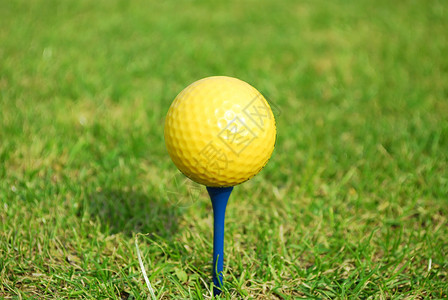 黄色高尔夫球图片