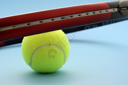 网球和网球拍图片
