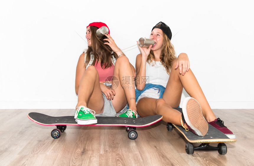 朋友和他们的滑板朋友通图片