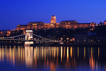 夜晚的布达佩斯图片