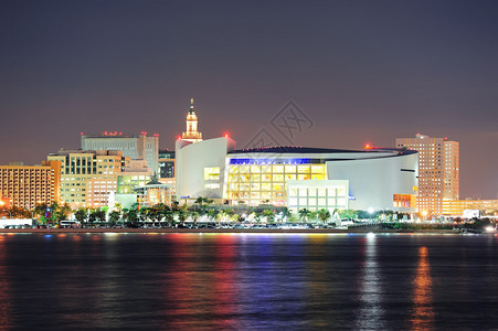 美国航空竞技场在2012年日晚上在佛罗里达州迈阿密它是迈阿密热火队的主场图片