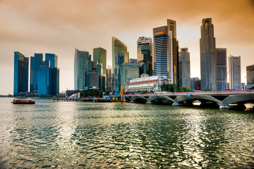 日落时新加坡城市天图片