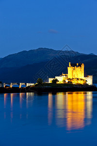 EileanDonan城堡夜间图片