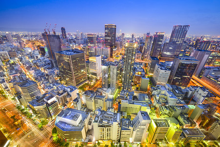 日本大阪梅田区的城市景观鸟瞰图图片