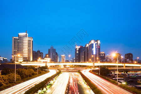 重庆市中心道路夜景图片