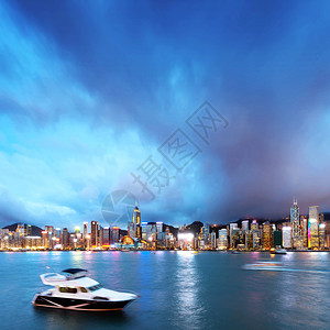 维多利亚港的香港夜景图片