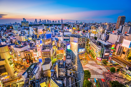 黄昏时分日本东京涩谷区的城市景观图片