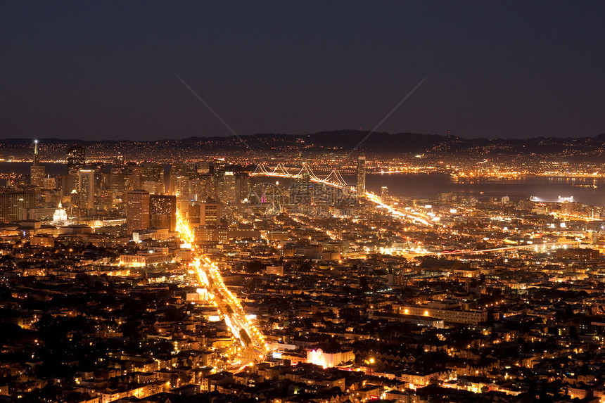 从双子峰看旧金山市夜景鸟瞰图图片