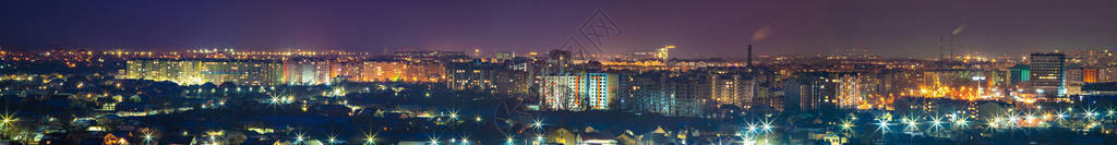 乌克兰城市的夜全景在冬天背景图片