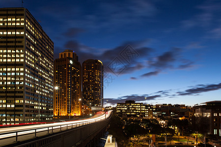 澳洲悉尼日落时刻候交通高峰图片