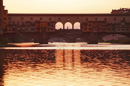 意大利佛罗伦萨日落时的VecchioPonteV图片