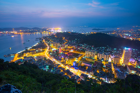 岘港市在晚上在岘港越南岘港是越南中部图片
