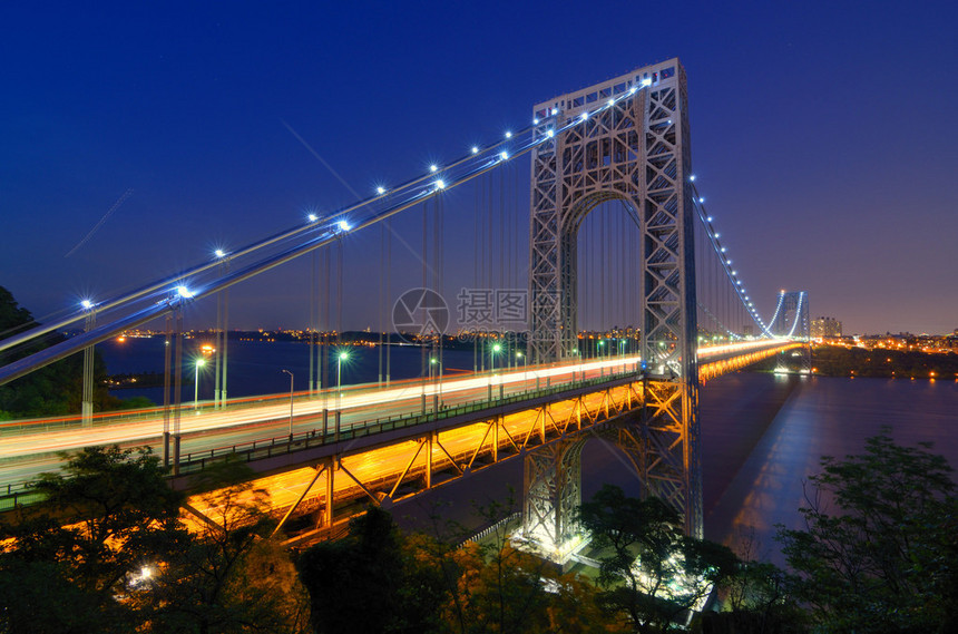 乔治华盛顿大桥横跨哈德逊河在纽约图片