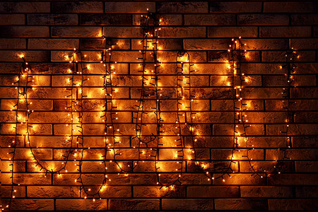 砖墙上的节日圣诞花环图片