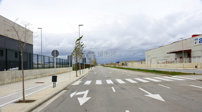 工业区空荡的道路图片