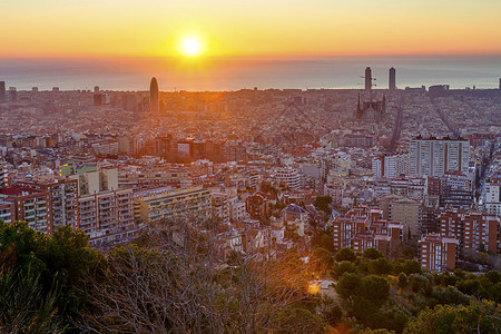太阳升起在西班牙图片