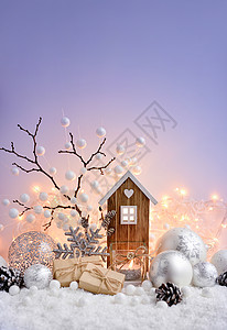 装饰球玩具屋和雪上蜡烛的圣诞节成份图片