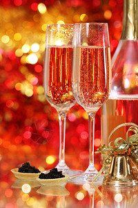 两杯香槟圣诞节背景带黑鱼背景图片
