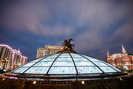 马内格广场和莫斯科克里姆林宫之夜的全景图片