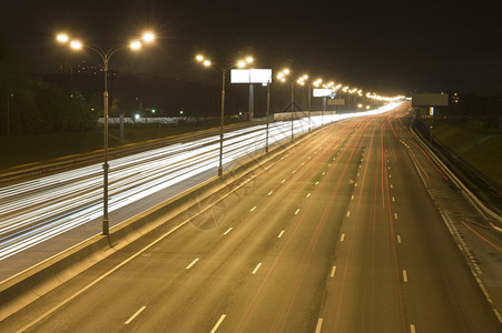夜间的莫斯科高速公路图片
