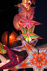 在印度Diwali圣诞节上点燃了各种形状的背景图片