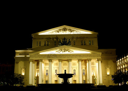莫斯科的Bolshoi剧院晚上在灯光图片