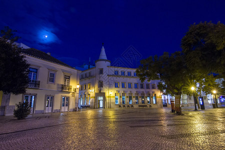 葡萄牙法罗市码头旁边公园区的夜景图片