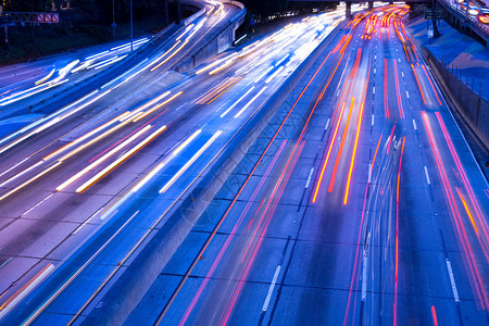 海港高速公路上的交通背景图片