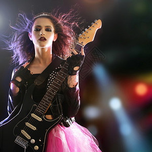 摇滚公主在舞台上表背景图片