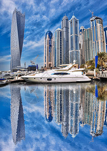 迪拜Marina号船在阿拉伯联合酋长国迪拜中图片