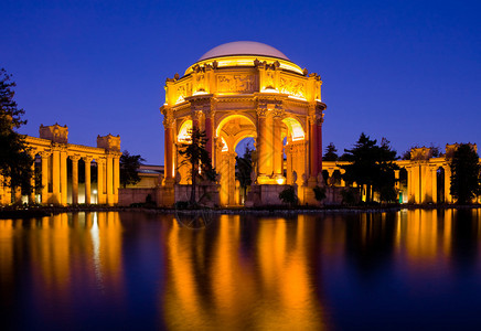 旧金山夜晚的艺术宫背景图片