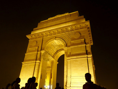 印度门纪念在晚上图片