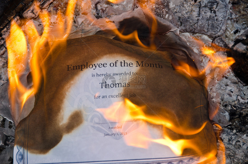 每月燃烧的员工证书图片