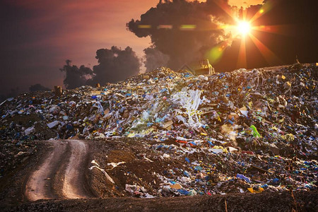 污染概念垃圾堆在垃圾堆中或图片