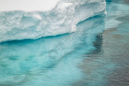 南极洲冰山的特写图像图片